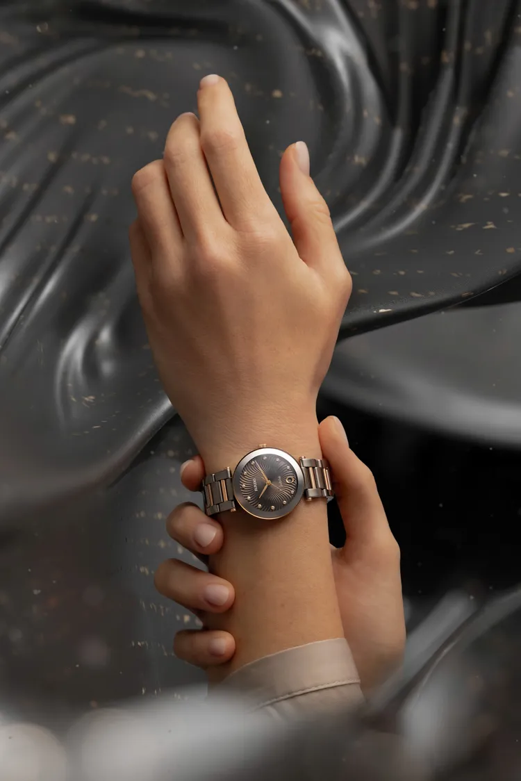 RADO打造全新LaCoupole系列高科技陶瓷女仕鑽錶。品牌提供