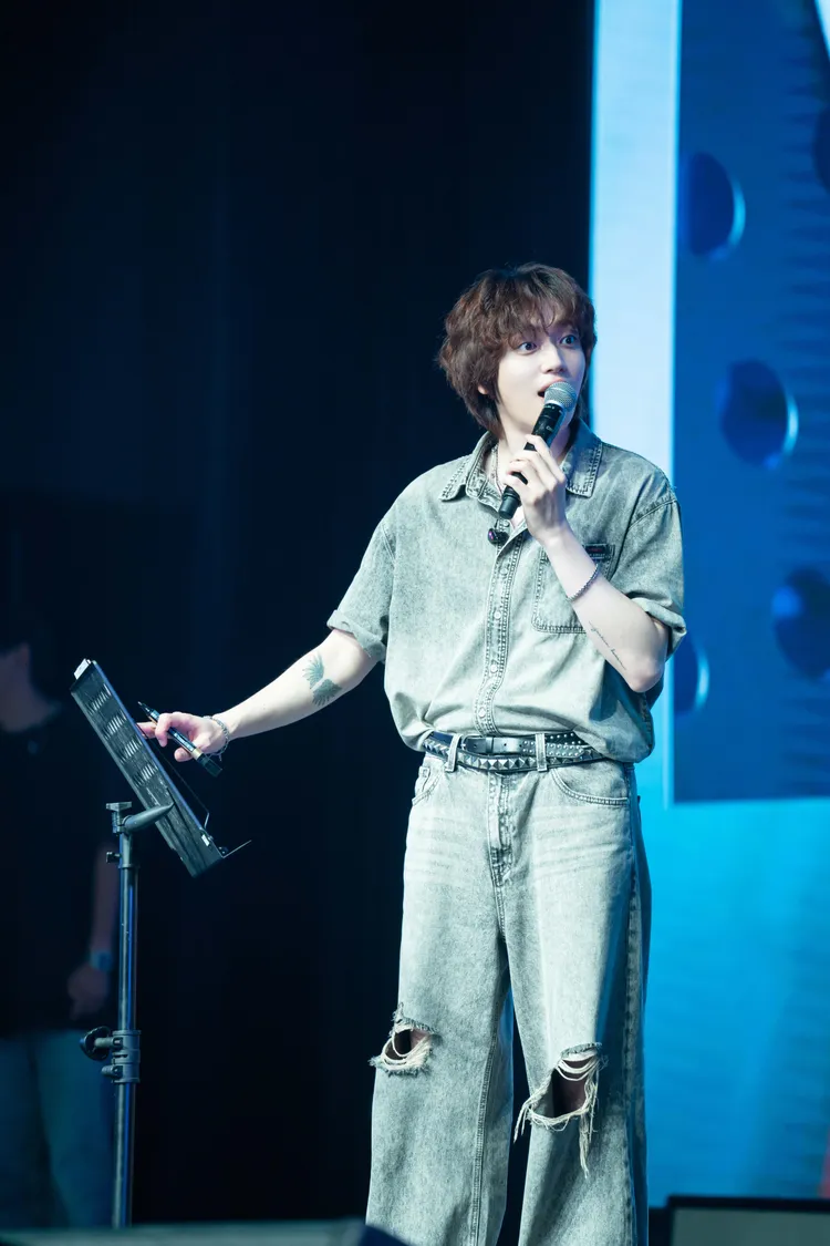 Niel畫圖與粉絲互動。FU Entertainment、DJB提供