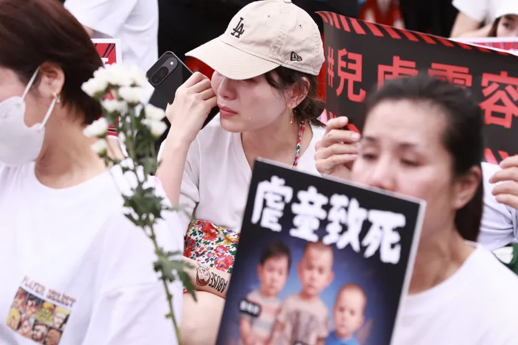 現場民眾落淚。彭欣偉攝