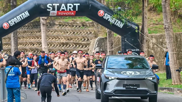 TOYOTA純電休旅bZ4X領跑2025斯巴達障礙跑高雄場。圖／台灣斯巴達障礙跑官方提供