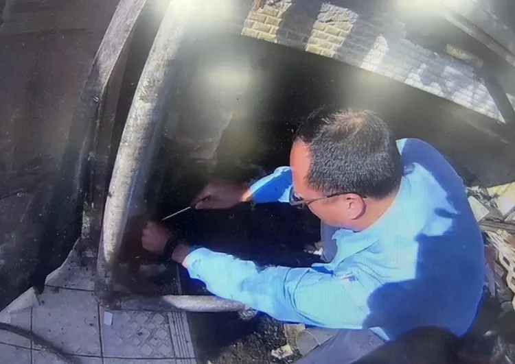 警消通報欣嘉瓦斯公司人員前來，先將該區域管線關閉，再更換破裂管線。翻攝照片