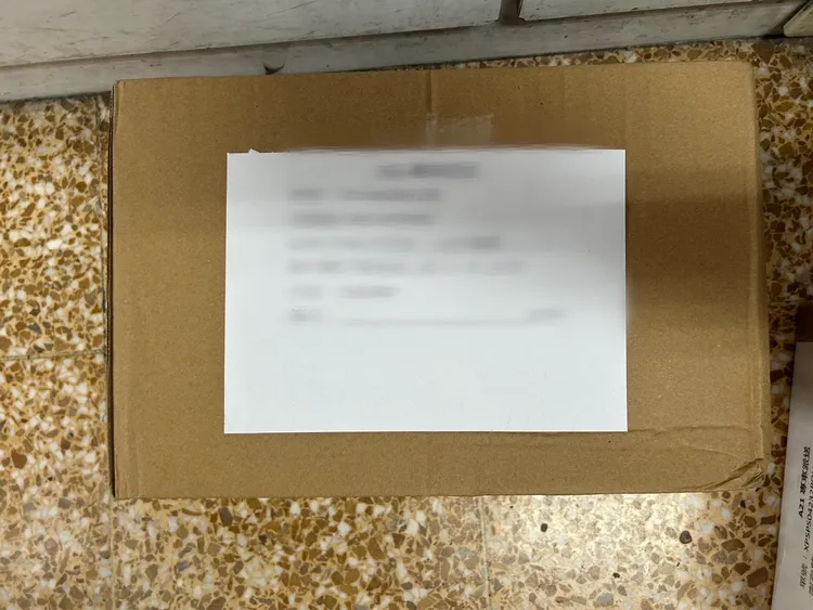 警方查獲詐騙用包裹。警方提供