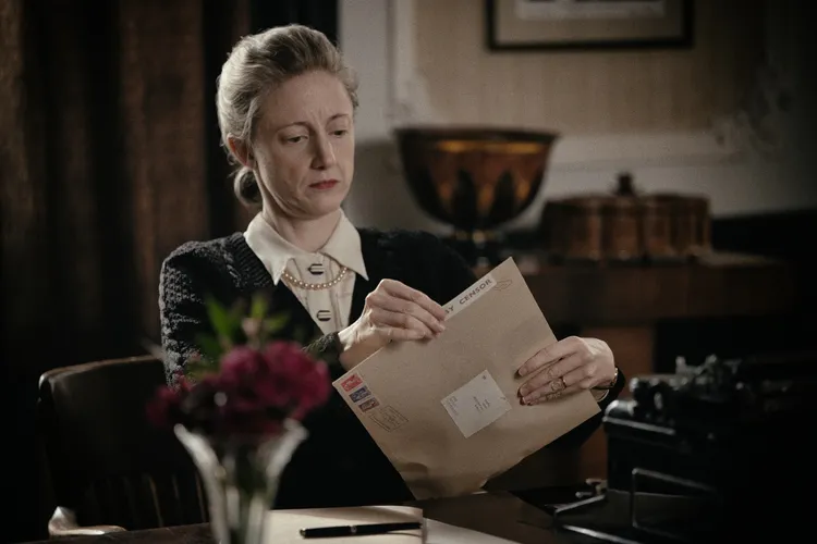 英國女星安德莉亞瑞絲柏演出雜誌主編。采昌提供