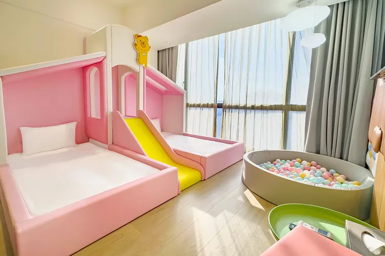 「新悦花園酒店」熊家族親子主題房。業者提供
