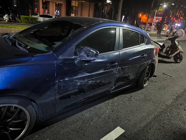 無辜被撞的車輛。民眾提供