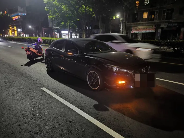 無辜被撞的車輛。民眾提供