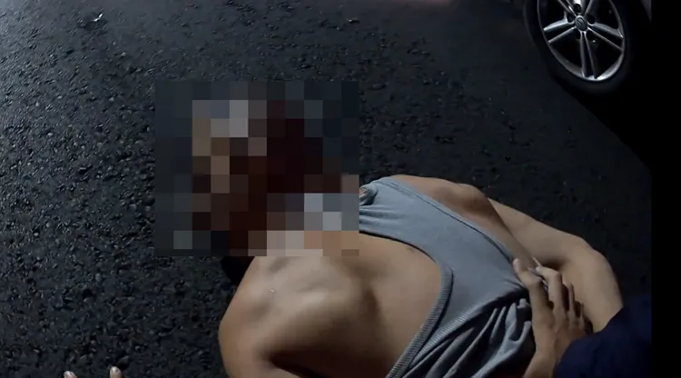 洪男被警方壓制逮捕。民眾提供