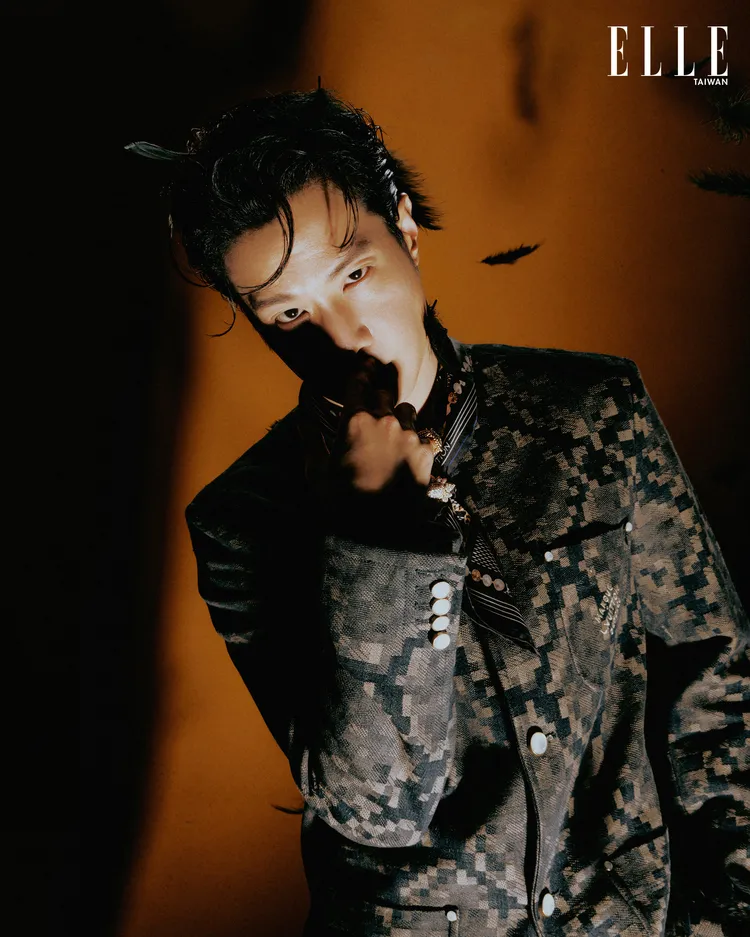 薛仕凌拍攝《ELLE》封面。《ELLE》國際中文版提供