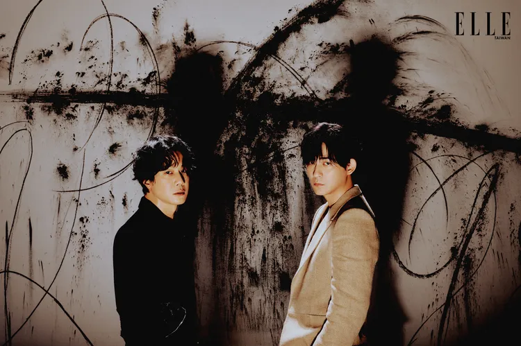 薛仕凌（左）、周渝民（右）拍攝《ELLE》封面。《ELLE》國際中文版提供