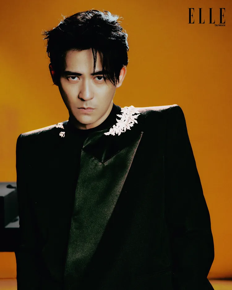 周渝民拍攝《ELLE》封面。《ELLE》國際中文版提供