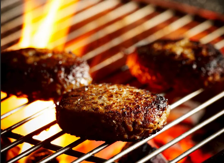 「米與多蜜」源自日本料理名門，主打日式炭火漢堡排。業者提供