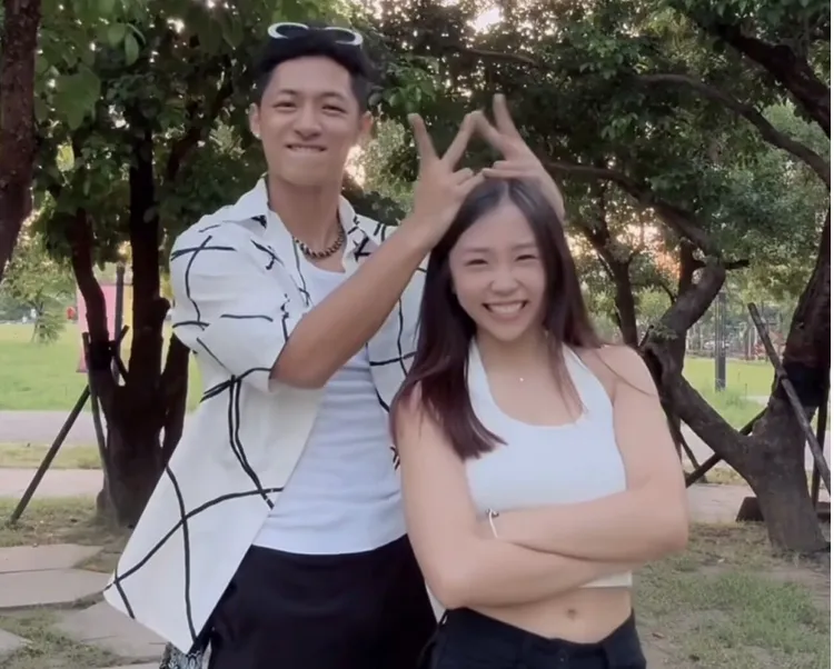 吳霏曾與艾薇一同拍片放閃，但當時未鬆口認愛彼此關係。翻攝吳霏IG