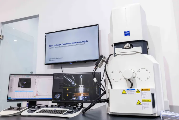 工業顯微鏡（Microscope EM / EVO）。蔡司提供