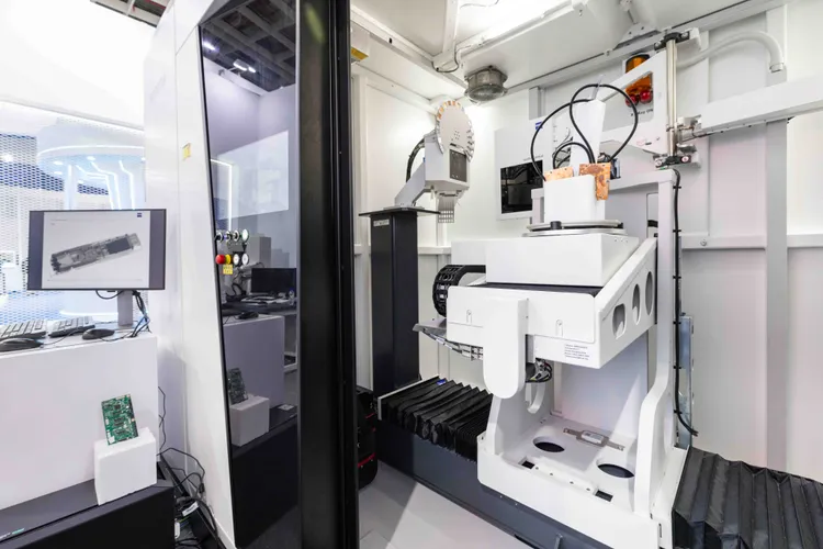 工業CT斷層掃瞄系統（3D X-ray / Metrotom 1500）。蔡司提供