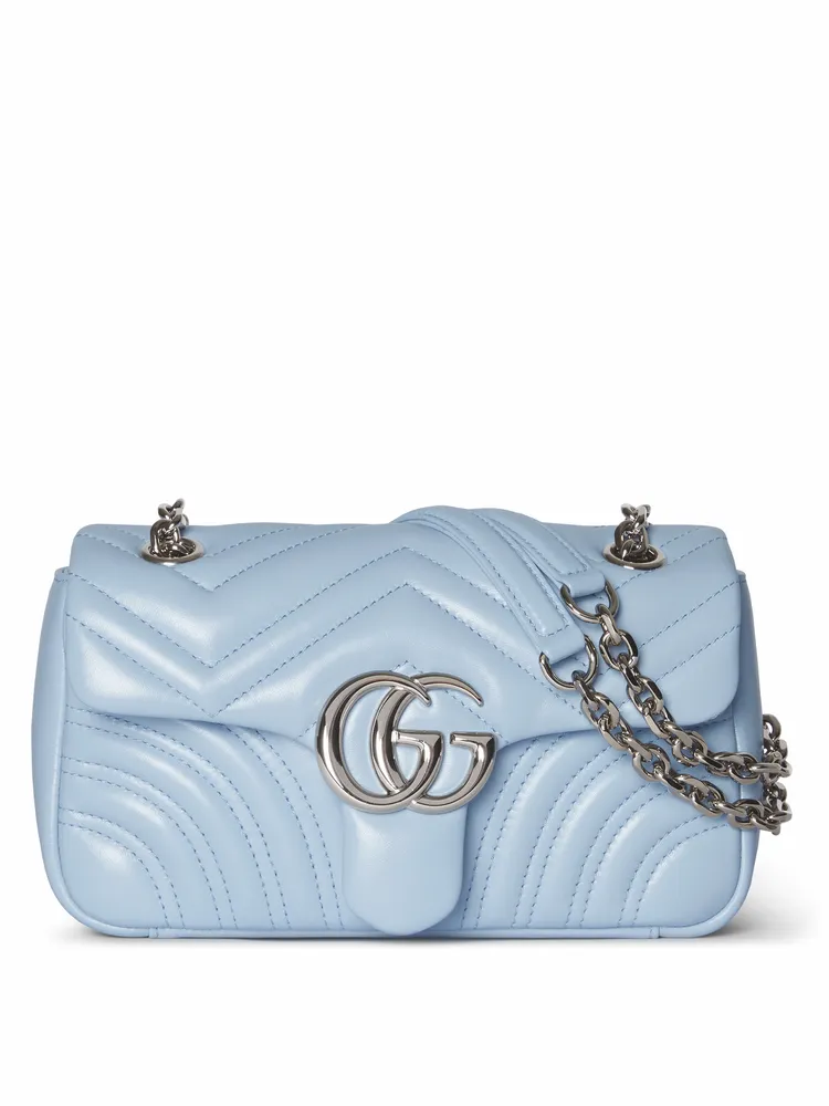 雪酪粉藍GG Marmont 中型包款，9萬1000元。品牌提供