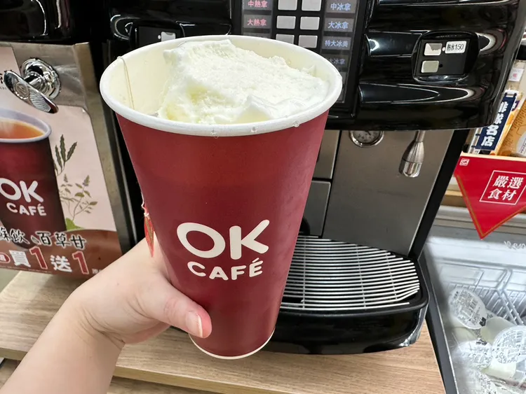 KCAFE季節限定新品「冰淇淋莊園美式／紅茶」以特大杯販售。OKmart提供