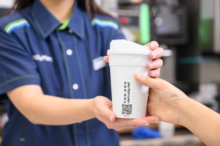 6月24日前凡借用循環杯購買指定飲品，均享半價優惠。全家提供