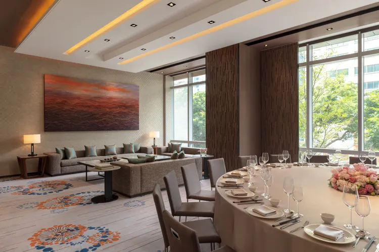 台北國泰萬怡酒店擁有舒適宜人的寬敞環境空間，更適合三五好友歡聚，享受端午連假的到來。 台北國泰萬怡酒店提供