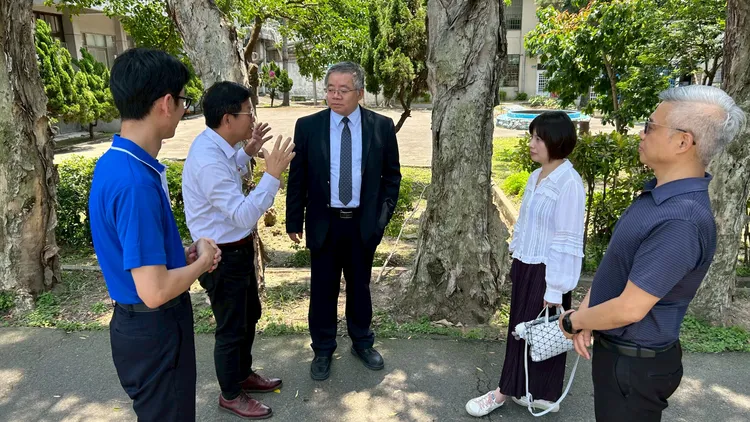 敦品中學校園運動場外，實地瞭解學生競技比賽情形 。桃園地檢署提供