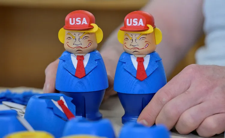 川普表示，在關稅戰過渡期間，只是少幾個玩具、貴個幾塊錢而已。路透社