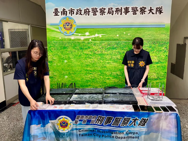 台南市刑大與刑事局電偵大隊組成專案小組，在雲林破獲機房並逮到2名犯嫌。翻攝照片