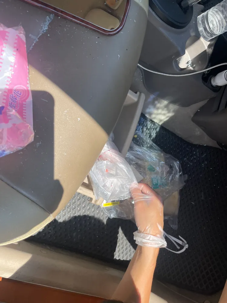 警方在陳嫌車內搜出毒品等證物。民眾提供