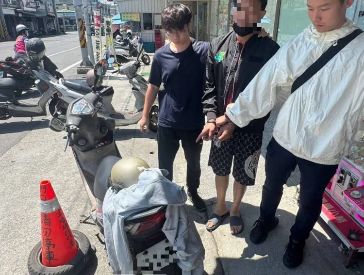 犯嫌開車拒捕，又換機車逃逸，昨天總算被警方逮捕，還起出毒品、吸食器。翻攝照片