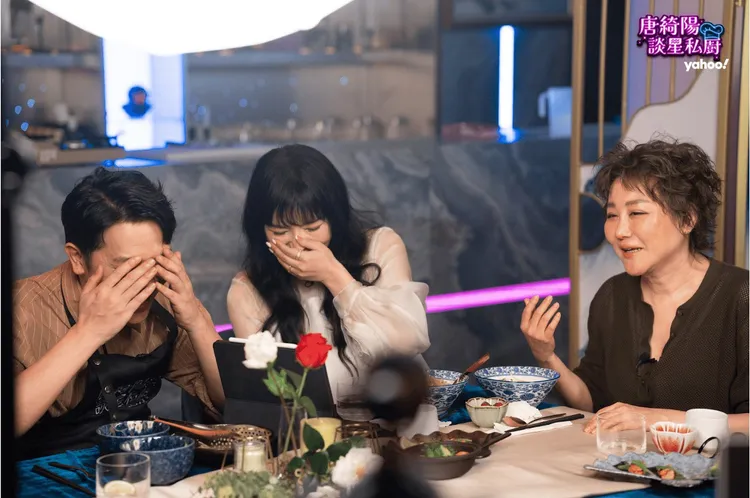 談人生下一個階段目標，藍心湄（右起）自曝目前已經進入養老狀態，唐綺陽和索艾克大笑。Yahoo奇摩提供