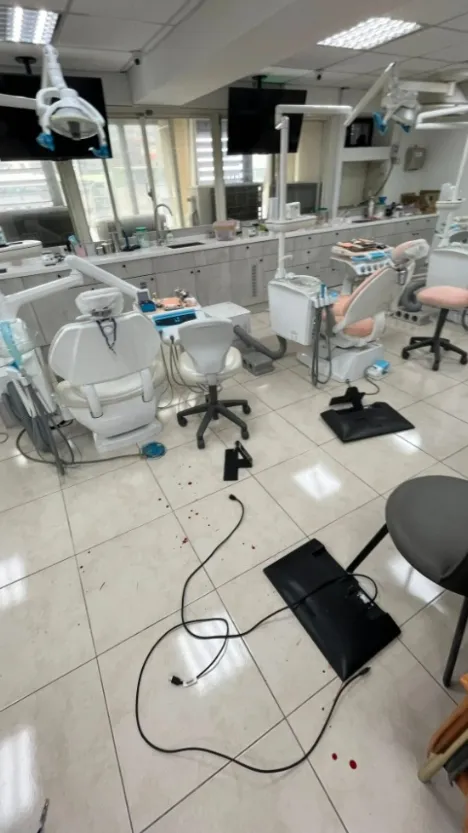 診間內一片凌亂。翻攝自爆料公社