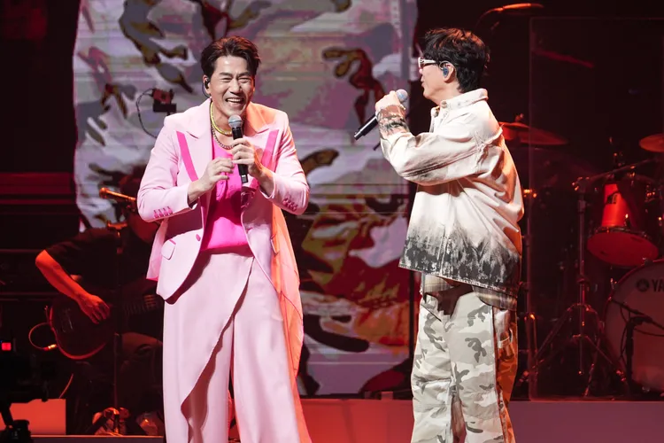 羅時豐與蕭煌奇鬥嘴鼓。彭欣偉攝