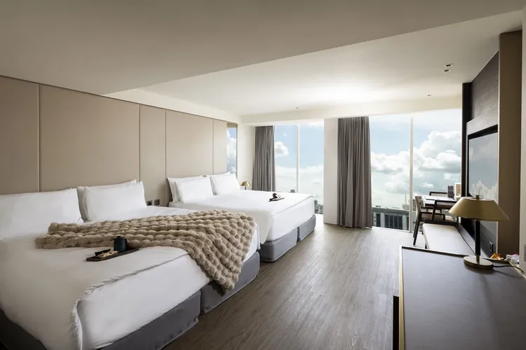 「最美都會氛圍獎」參賽飯店風格迥異，強敵環伺誰能勝出備受期待，圖為天成逸旅-舶寓高雄。業者提供