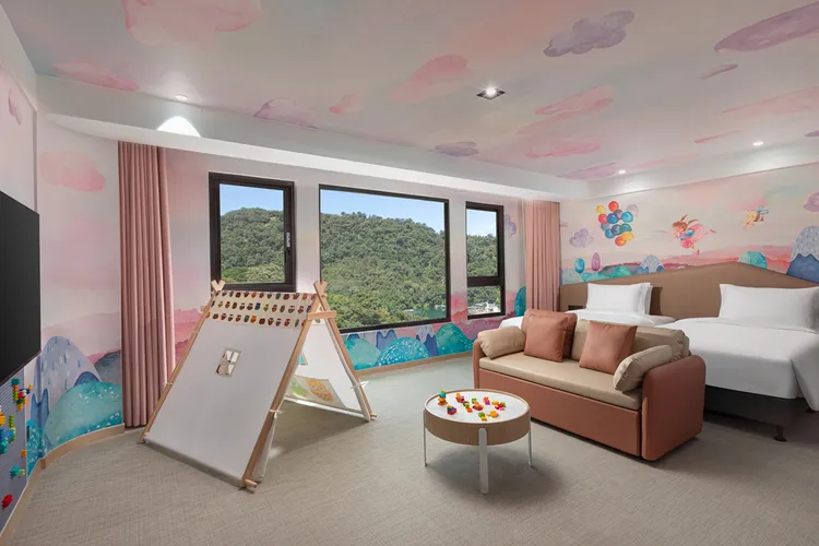 誰能擄獲爸媽的心搶奪「最美親子享樂獎」，玩樂性、舒適度與貼心服務是勝出關鍵，圖為日月潭力麗溫德姆溫泉酒店。業者提供