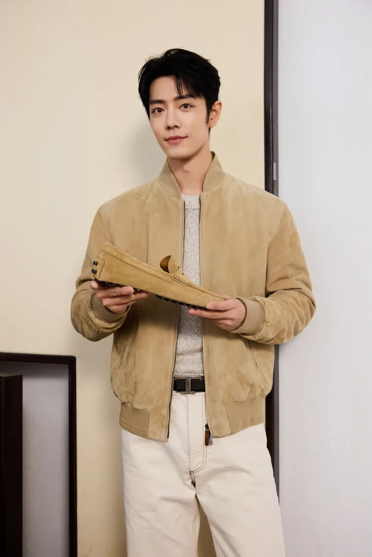 肖戰參與豆豆鞋的製作體驗。品牌提供