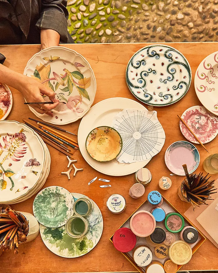 TOD’S全新著作內容講述不同匠人的故事。品牌提供