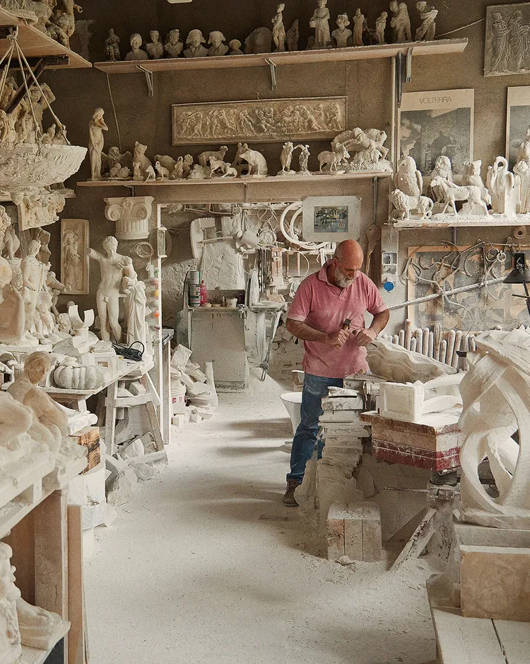 TOD’S全新著作內容講述不同匠人的故事。品牌提供