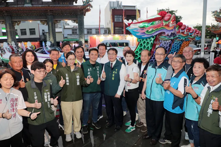 今天傍晚在安平開台天后宮舉行點燈祈福，16日還有龍舟點睛儀式。南市府提供
