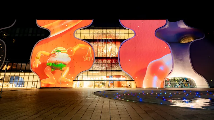 「腦」怒先生動作僵硬、四肢不協調，血管像被堵住一樣，卡頓又抽搐，象徵中風帶來的偏癱風險。BMI 35以上，腦中風、心衰竭猝死率都明顯上升 , ， 顯示肥胖帶來的心血管健康危機不可不慎。