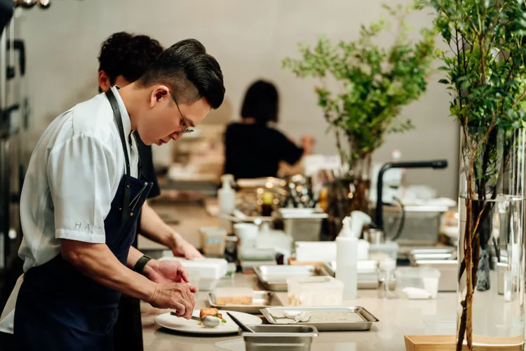 擅長揉合法、日料理工藝的Chef William，轉譯了熟悉的蛋餅、飯糰與牛肉湯等早餐新樣貌。業者提供