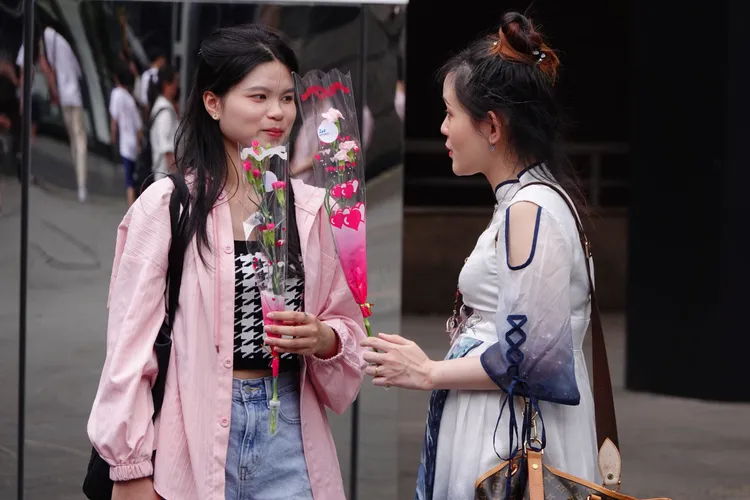 職場媽媽「最不期待的」母親節禮物，第一名是「花束」。莊宗達攝