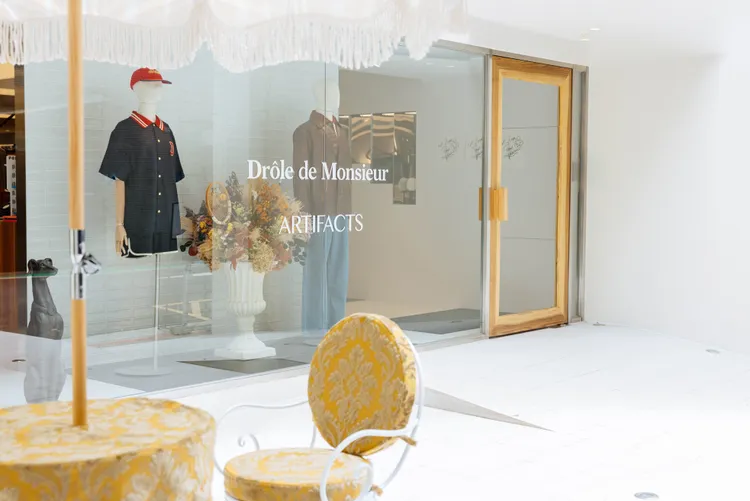 ARTIFACTS直接將Drôle de Monsieur 2025春夏系列秀場搬到台灣。品牌提供