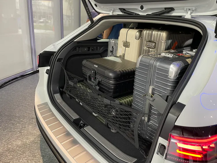 行李廂容積為 690 公升，最大可擴充至 1,920 公升，並配有尾廂管理套件，兼顧日常使用與長途載物需求。林浩昇攝