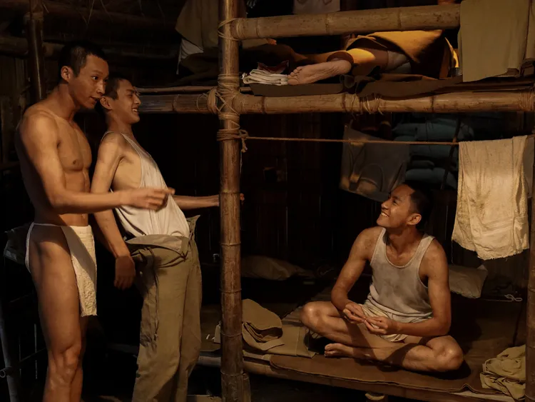 0孫介珩分享演員赴日沉浸訓練的有趣故事，左起黃冠智、朱宥丞、吳翰林。聽海湧劇組提供