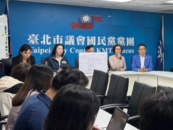 台北市議會國民黨團怒轟政院刪地方補助款。張綵茜攝