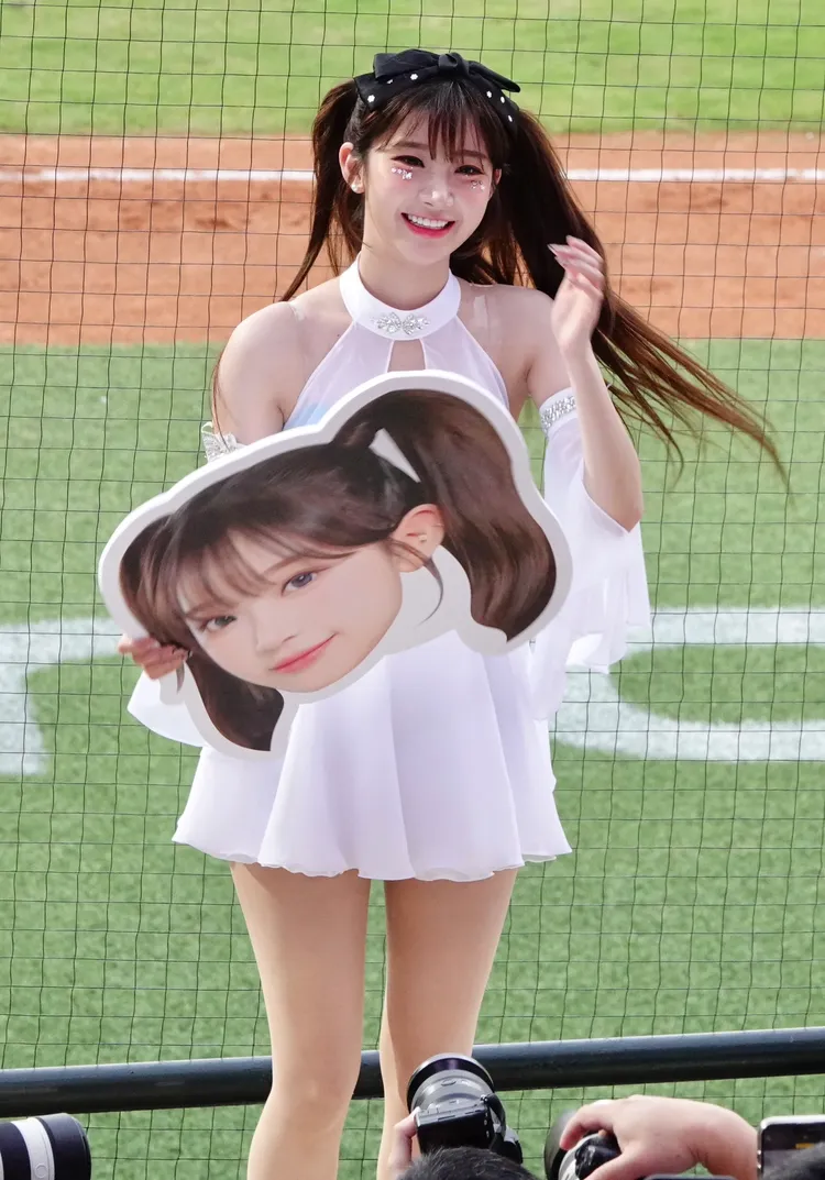 李珠珢為富邦悍將加油。  莊宗達攝