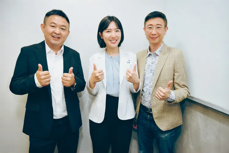 允盛U+主打體驗行銷，與醫師、營養師劉家芸(中)參與產品體驗，除了數位推廣外，未來更計畫透過實體社團演講與醫院合作。業者提供