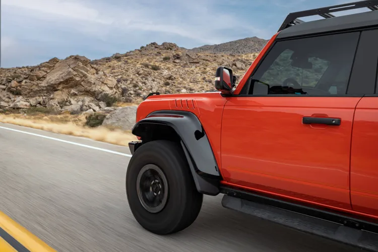 3M車漆保護膜自體修復技術保護愛車減少損傷，安裝後車身外觀增艷亮麗如新。 3M提供