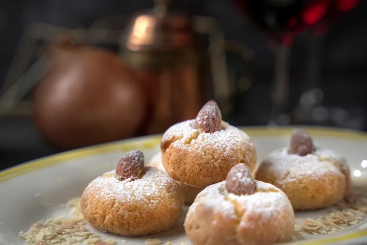 「杏仁小糕點」傳統義式杏仁點心，外酥內軟，濃郁堅果香氣，每份售價120元。君品酒店提供