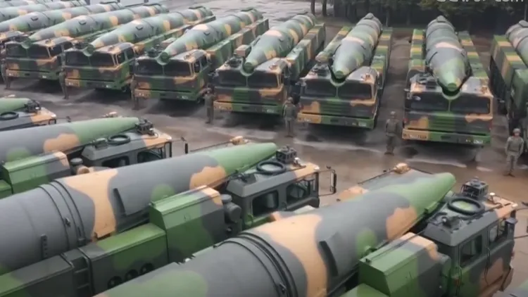 美軍將優先打擊解放軍的飛彈發射車。圖為解放軍「航母殺手」東風26號飛彈。翻攝解放軍網站
