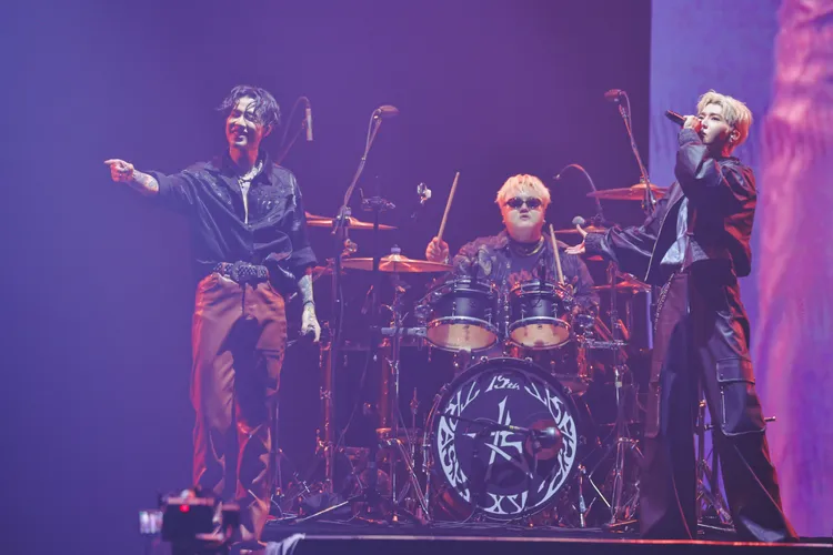 TRASH演唱會嘉賓邀來畢書盡（右）合體。圖／華納音樂、寬宏藝術提供