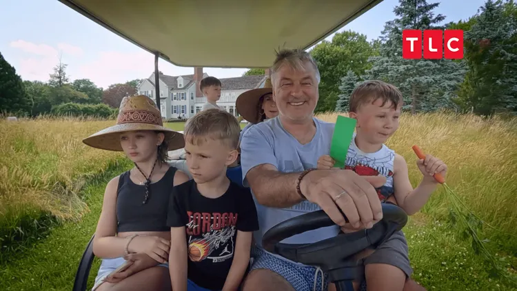 亞歷鮑德溫帶7子女上節目。TLC旅遊生活頻道提供